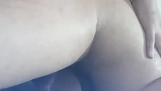 Jilat pantat suaminya