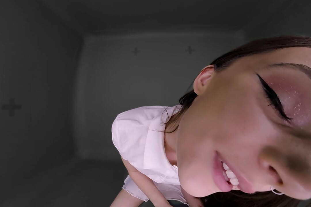 通过VR隔壁的女孩Juniper 任被无望地吸引着你，她只是来了你的地方