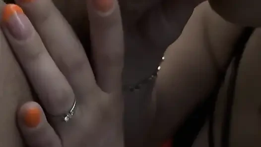 Моя сводная сестренка так хорошо отсосала мой член, что я была в выключенном за считанные секунды из-за ее тугой киски