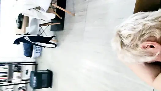 Bana ve popomu istediğim gibi iyice alıyor