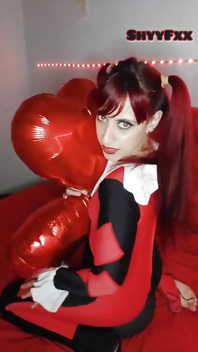 Shyyfxx Harley Quinn doğum gününü kutluyor ve jokeri komşusunun 31 talimatı rol oyununa gönderiyor