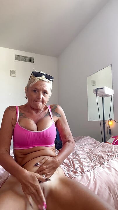 Big Tits, Big Ass, Tanned, Blonde Babe. Erotic and sensual you’ll be wanting more as you watch Greek Goddess Steph