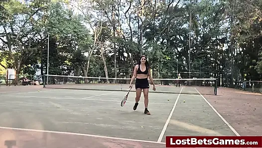 Rafaela ve Igor striptiz tenis maçını dışarıda yapıyor
