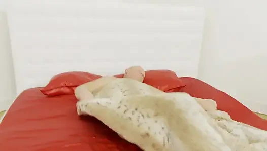 Горничная трахает босса с большим хуем