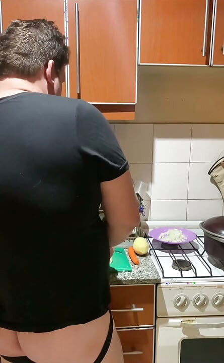 I like to cook and to cum