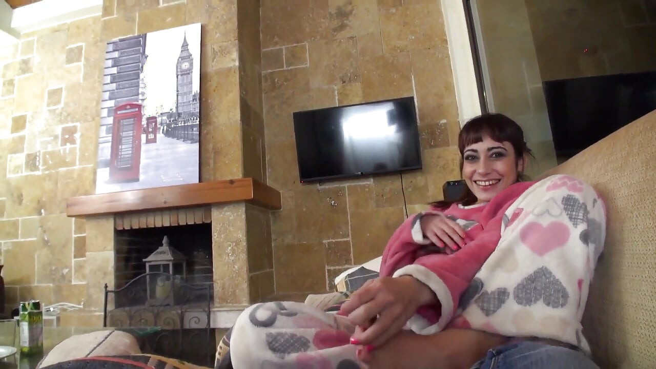 Sofa, aus dem haus, und sex mit der geilen Lucia Nieto