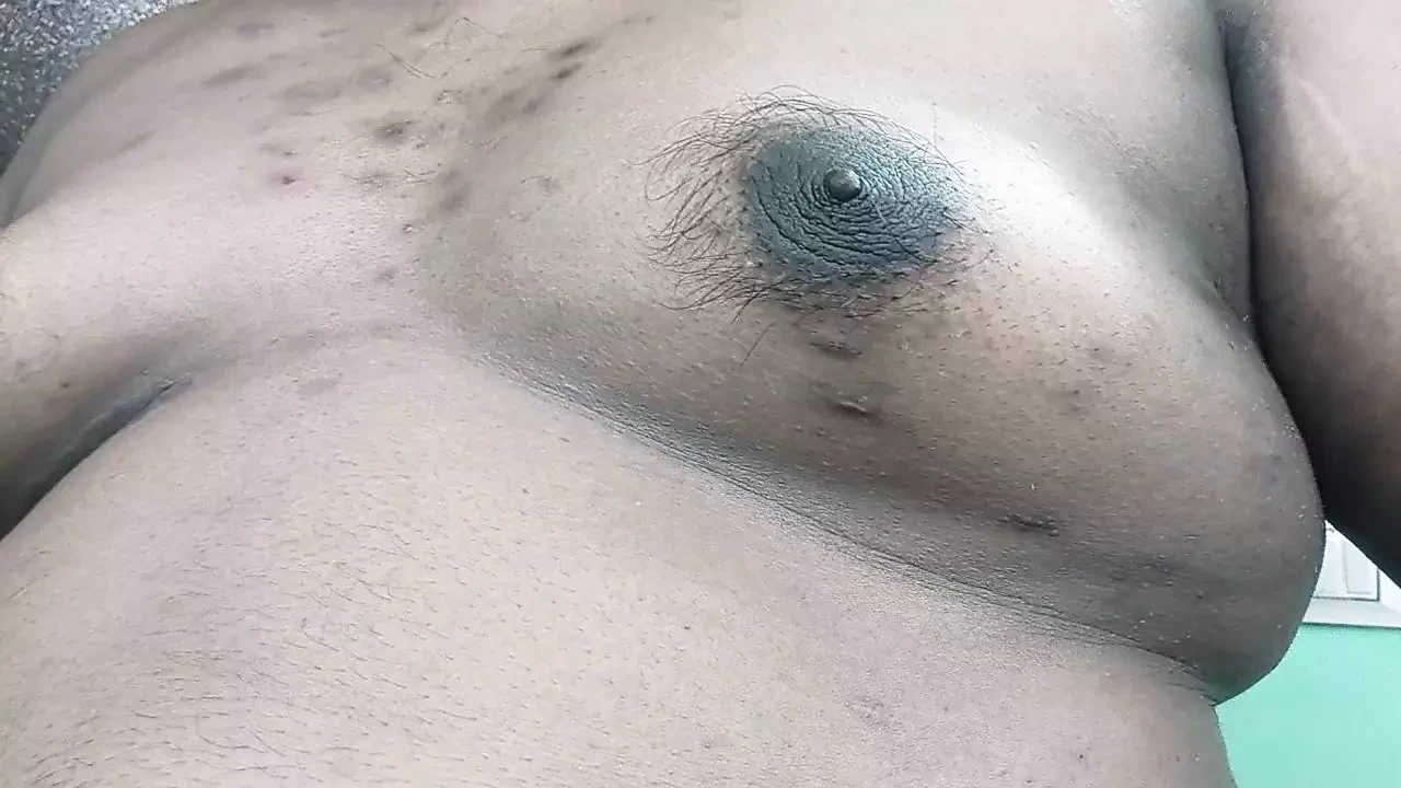 Momento de sentimiento caliente de cuerpo completo