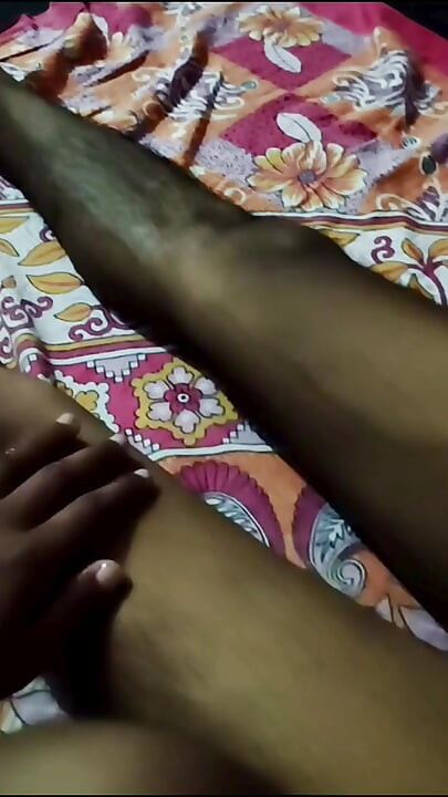 Apna bhabhi ko ghar me bolay pore rate chodaiy kiya