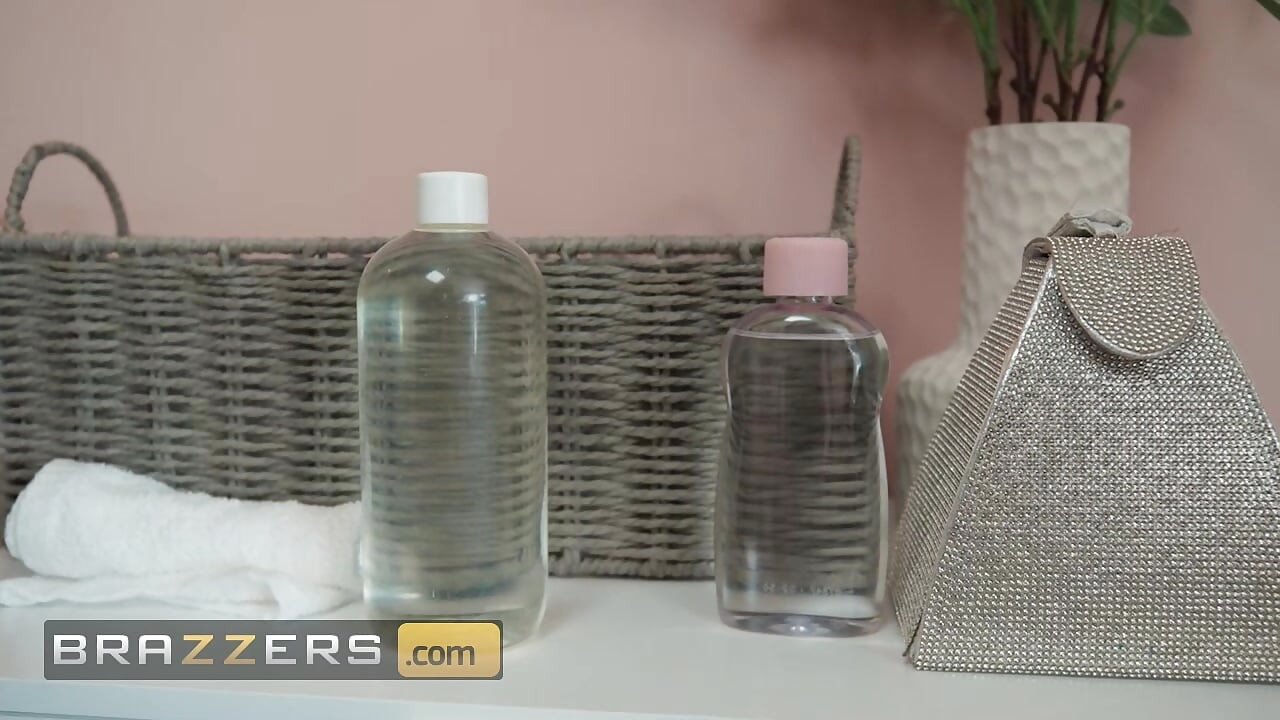 Неверную жену втирают в Georgina Gee Brazzers