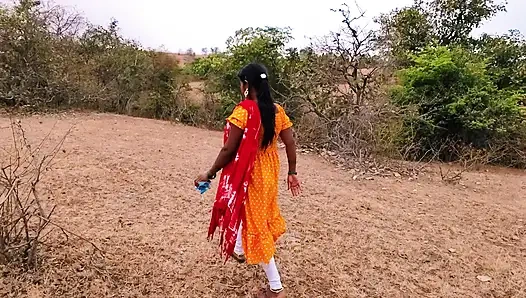 Aaj mer mere sath bahar açık havada benim banyo karne aai thi subah subah jangle me mera ruh hali ban gaya aaur uski gand mar di - yenge