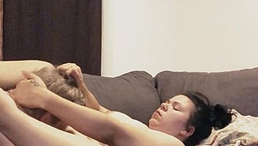 Femme, orgasme, baise et bouffage de chatte.