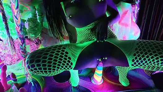 Neon solo fuck - gas mask heavy breathing as i fuck myself in neon lights all over