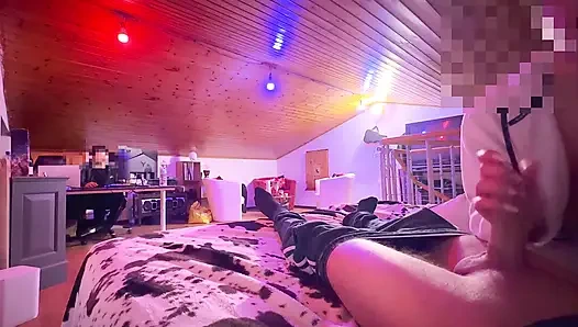 Freund fickt meinen schwanz für 13 Minuten, stoppt mich mehrmals, während mitbewohner zuschaut - explosives ende pOV