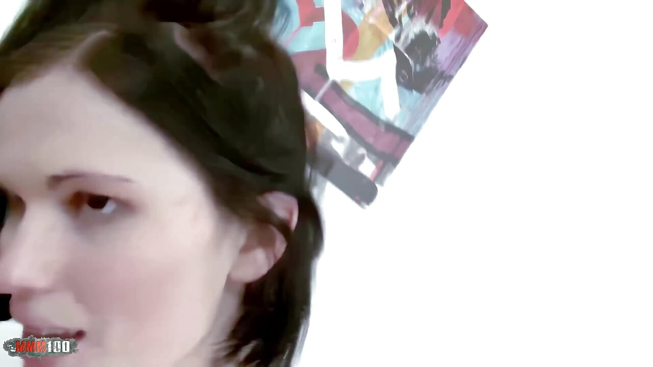 Evli kadın: muhteşem genç Rus esmer götünü sert siktiriyor