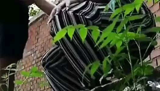 Desi Girl gives hot blowjob to bf in park