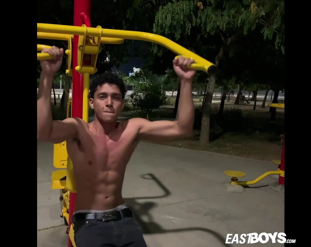 Latin adam mastürbasyon yapıyor