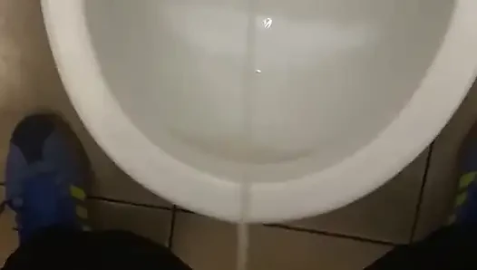 1-) Türk Kıllı Yarak Çiş Videosu