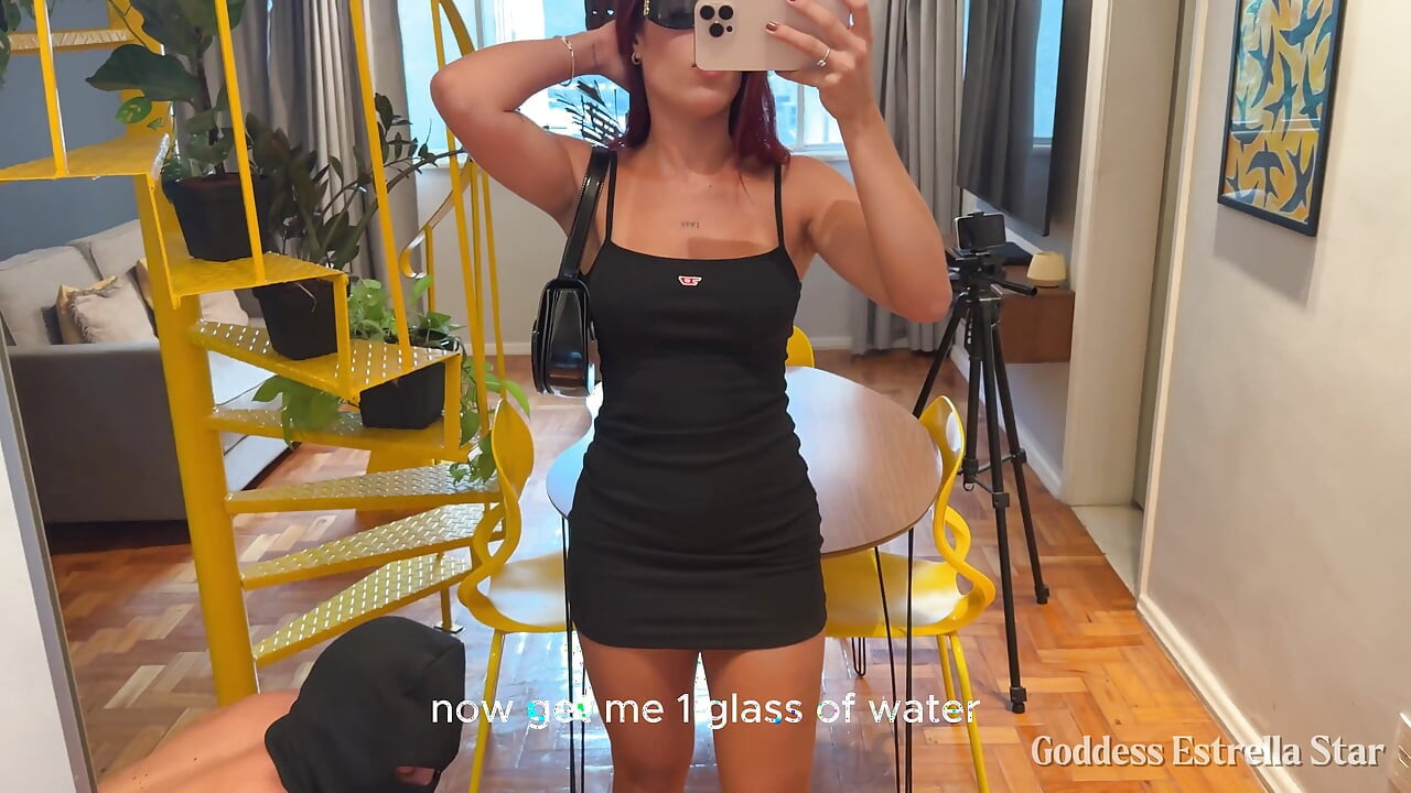 ฉันทําให้ทาสบ้านดมผ้าใบและถุงเท้าของฉันหลังจากเดินทั้งวันในวันที่มีแดดออก