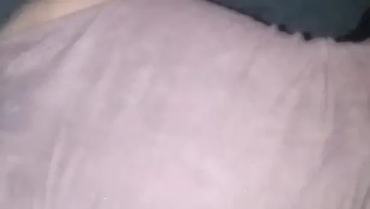 Hintli evli kadın kocası tarafından sikiliyor