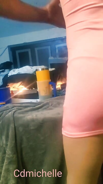 セクシーなドレスの下にランジェリーを着て巨根を弄ぶCdmichelle