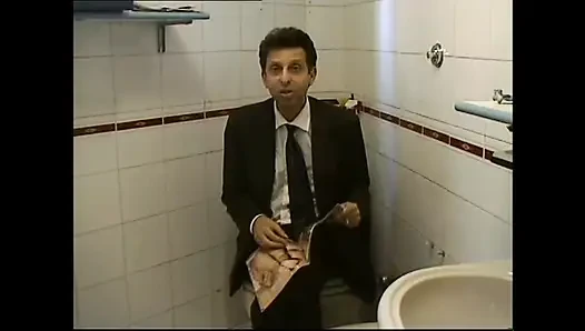 Vollbusige mollige MILF gefickt und von großem schwanz im badezimmer abspritzen ins gesicht