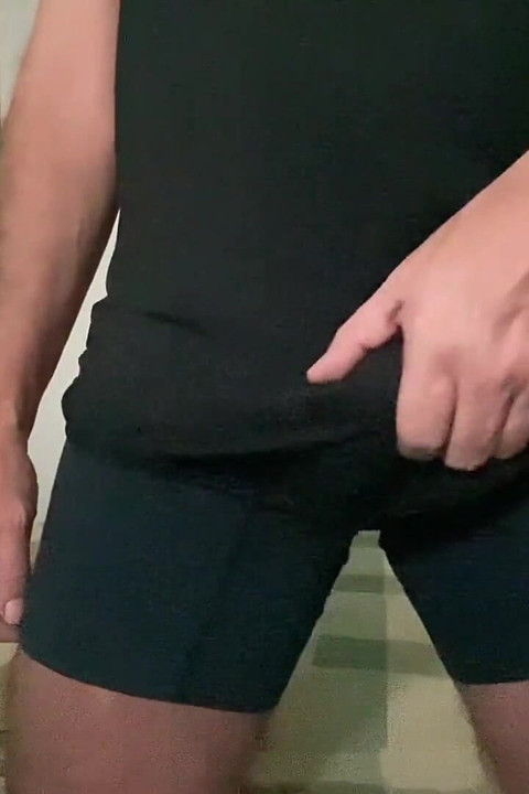 大きなペニスを持つ成熟男性のマスターベーション パート1