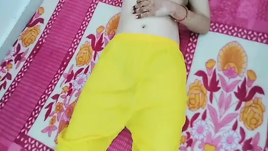 Секс с индийской домохозяйкой в домашнем видео