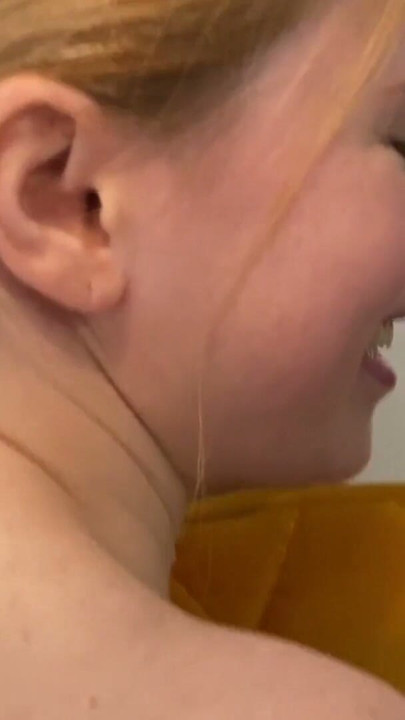 Minha enteada me pediu para tirar a virgindade anal e eu não pude dizer não ... vídeo completo com foda anal e facial grande | Clipe 2