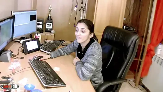 Die französische amateurin tania berry - halsfick blowjob & hartes ficken auf dem sofa