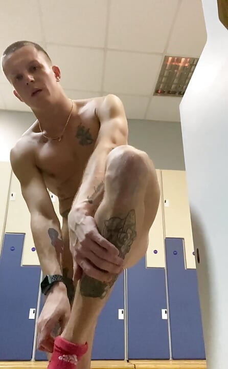 Nach dem training beschloss ich, ein video für dich zu machen, wie ich mich in die dusche umwandele