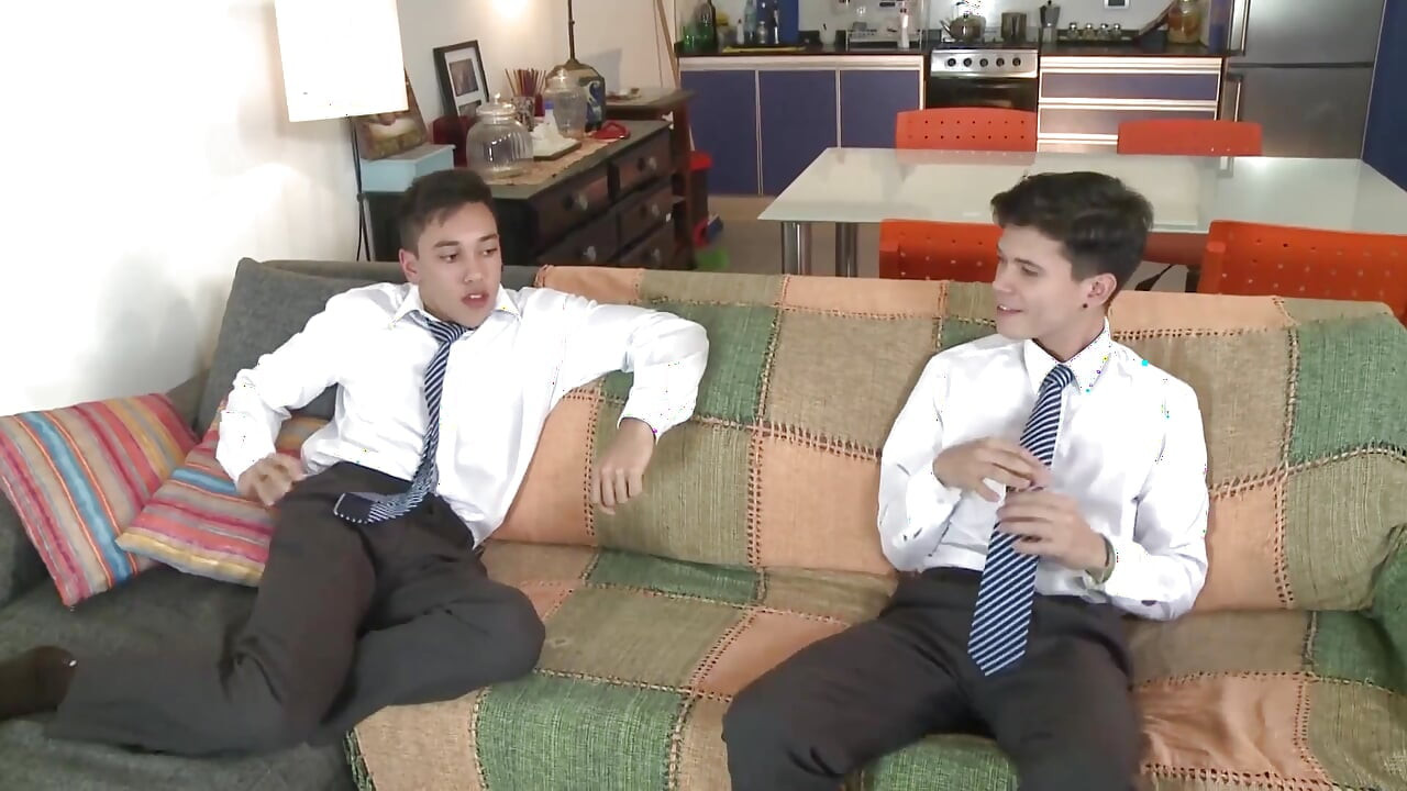 College gay couple prefer deep anal sex