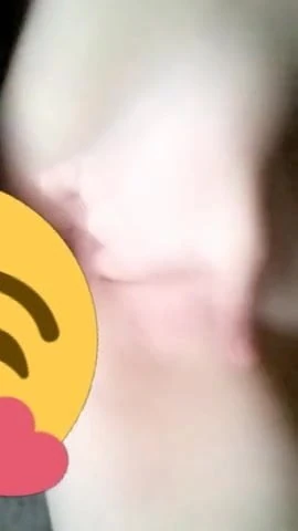 Pute qui se doigte pour moi sur snap