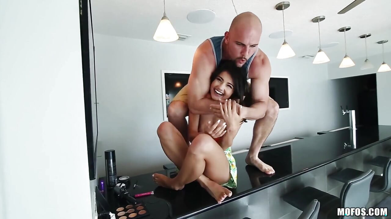Jangan patahi aku - la sweetheart adria rae datang ke Miami untuk