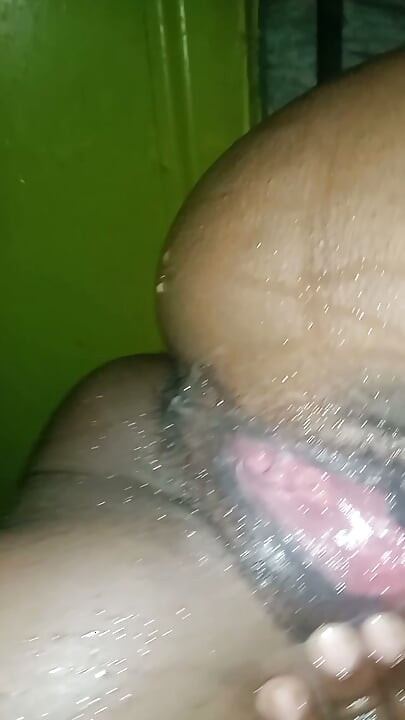 She baths her sexy body