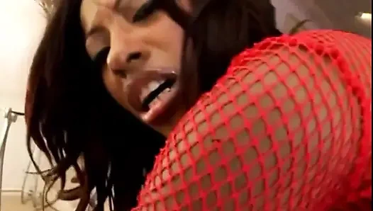 Pantat hitam besar mengisap kontol