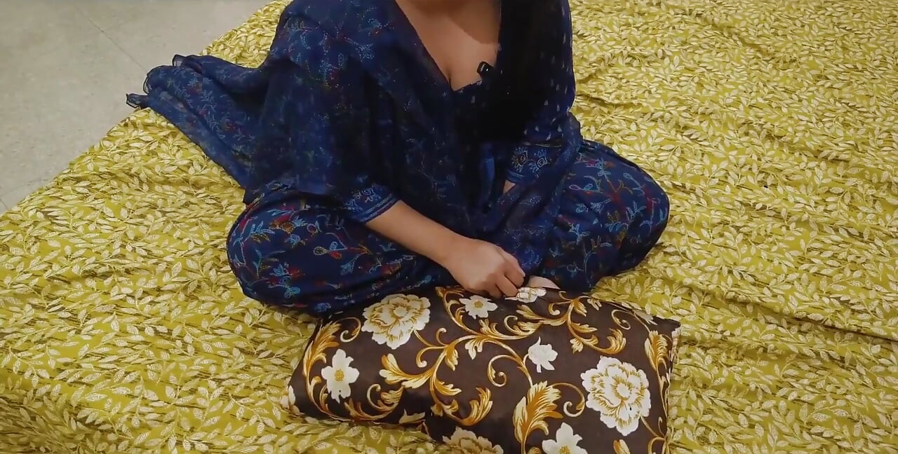 선명한 힌디어 오디오로 남친과 애널 섹스하고 입에 자지를 빠는 18살 메이드