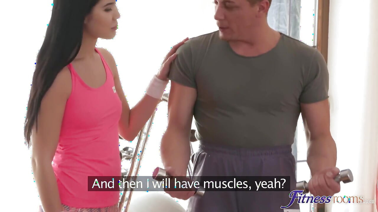 Fitness Rooms - fit tinejdžeru Angelo Godshack trebaju dva zgodna kurca da je rastegne