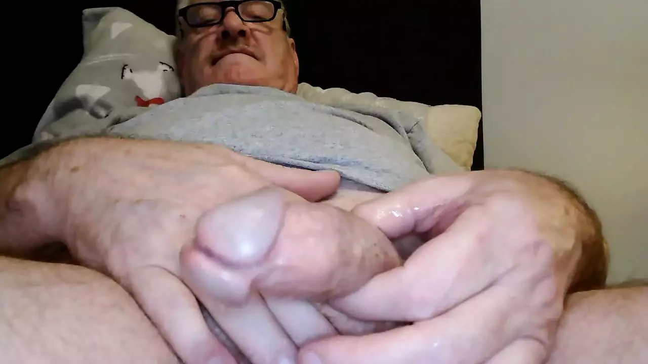 Jacking off and Gaping my split glans