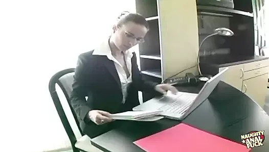 An Outstanding Secretary Needs a Good Pussy Drill After a Hard Day at Work