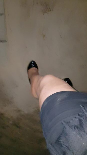 AsiaSHE walking heels at night