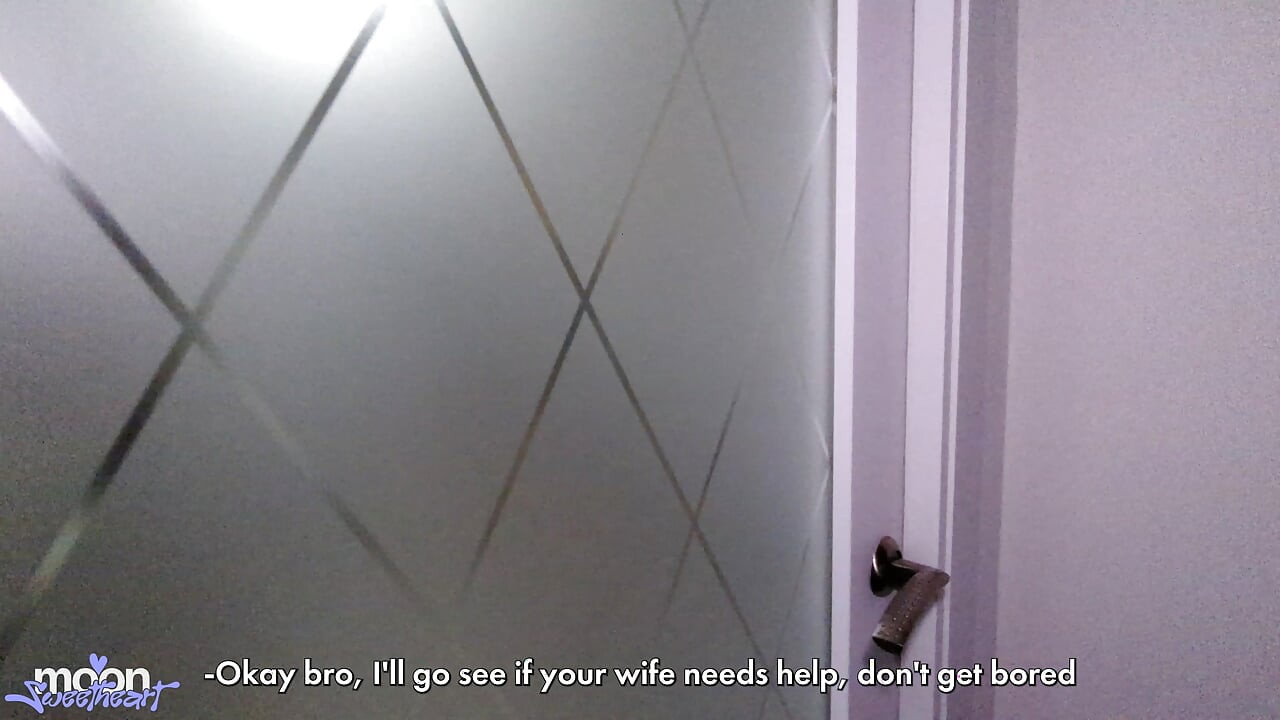 A Esposa Puta De Um Amigo Pede Para Transar Com Ela Em Cima Da Mesa Enquanto Seu Marido Está Em Outro Quarto. Sujo T