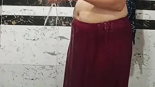 Priya bhabi badeshow mit dickem arsch