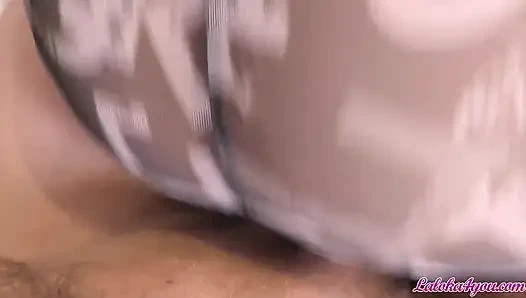 Подруга в леггинсах чувственная сосет хуй и трахается раком