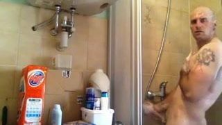Str8 mannen in de badkamer trekken aan zijn lul