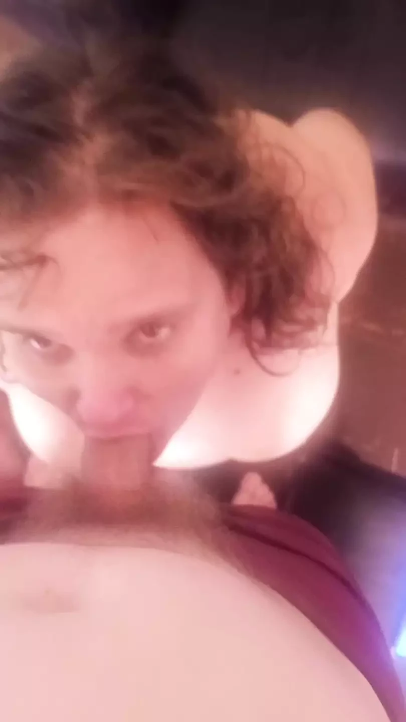 客厅的乐趣 - 脚交，第一人称视角口交，后入式，传教士和射在斯塔西的脸上（完整版本在Onlyfans上）