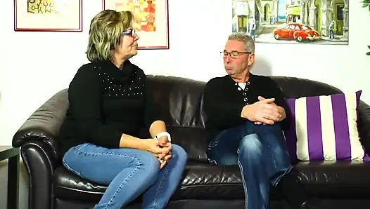 Olgun çift büyük yarak emiyor