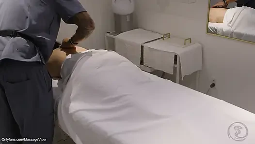 Legit massage client gets a happy ending