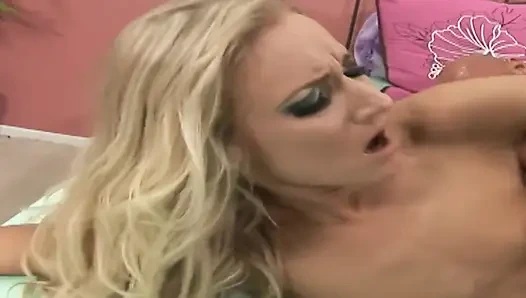 MILF Sürtük Sarışın Sert Sevişti