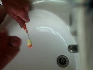 Cum pasta no pasta de dientes