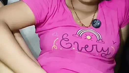 Gadis cantik lagi asik masturbasi fingering memeknya audio bahasa india